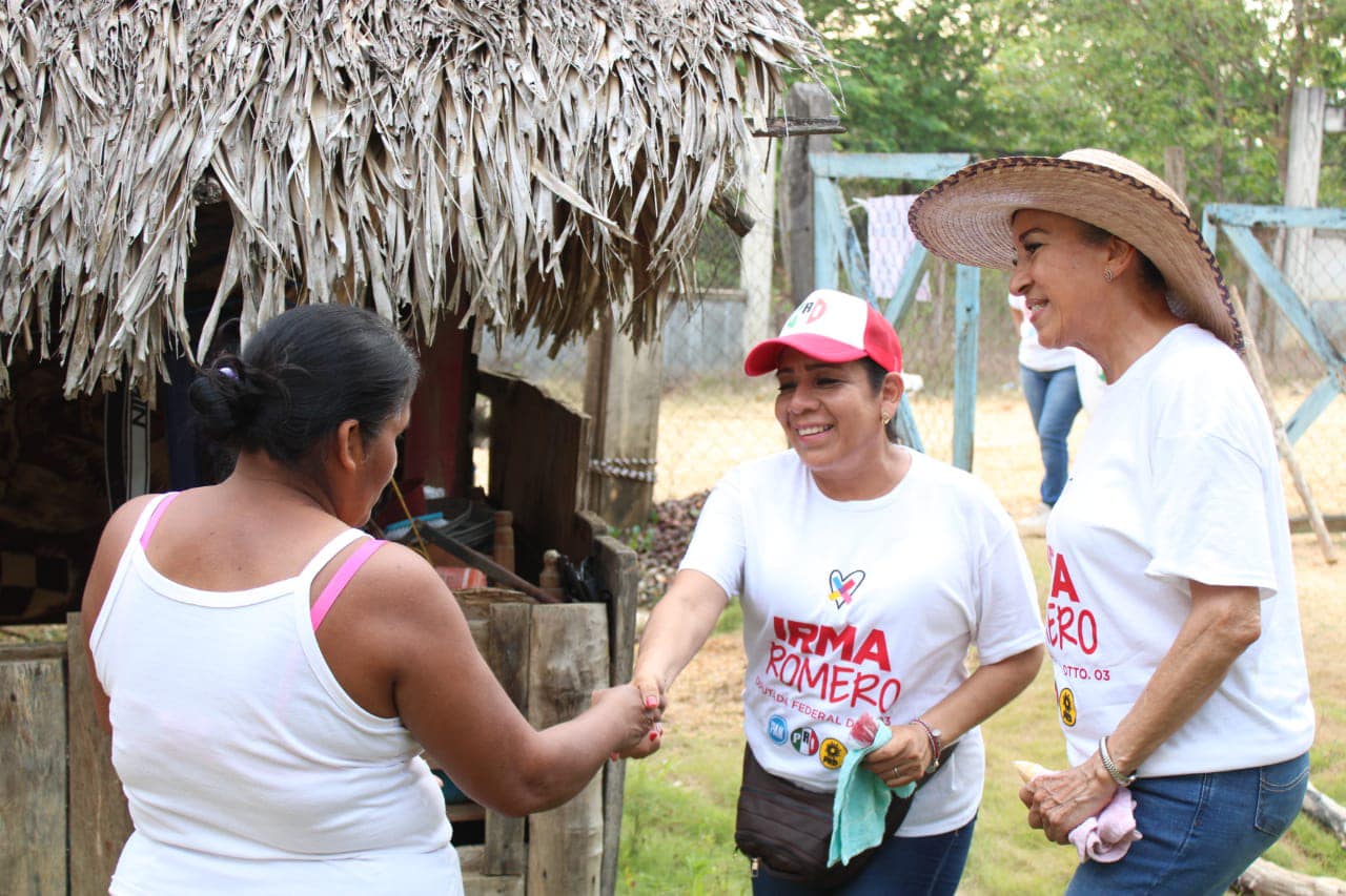 NENA ROMERO VISITA LA COMUNIDAD DE PLAYA VICENTE