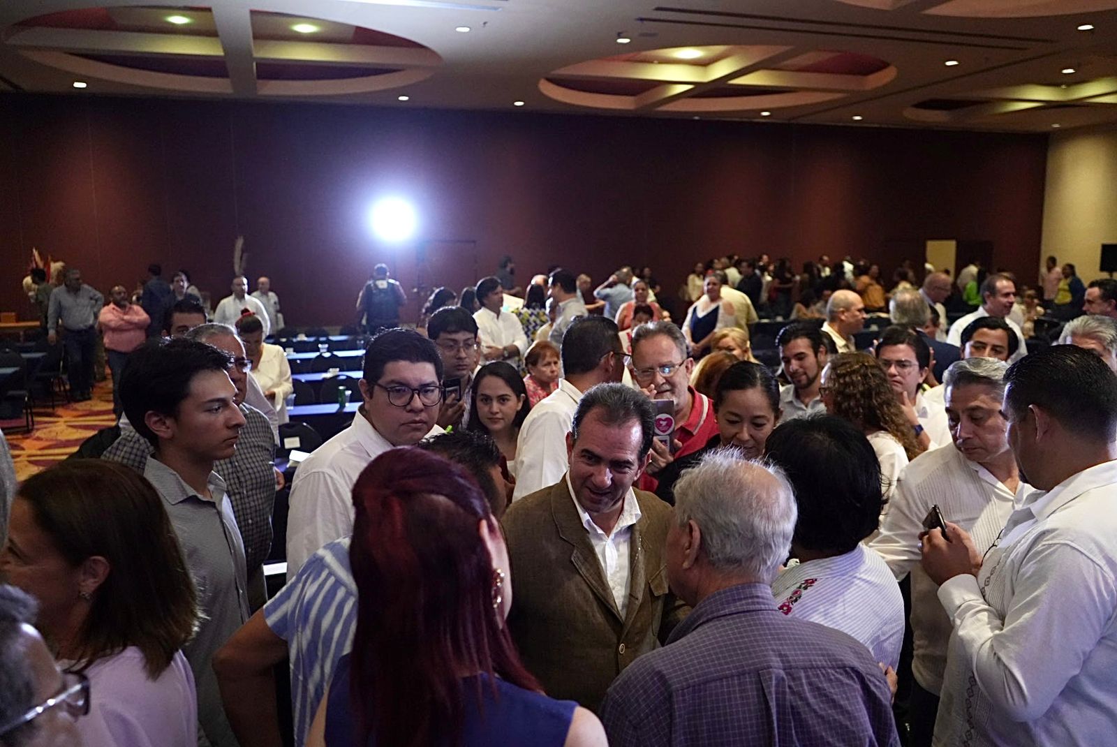Cuitláhuac debe sacar las manos del proceso electoral: Pepe Yunes