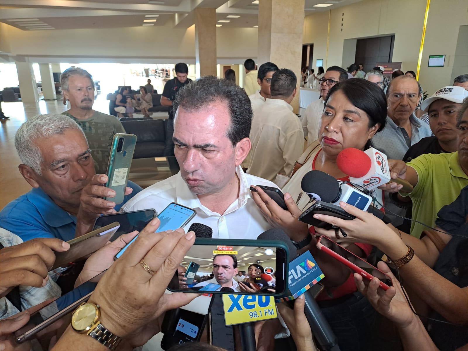 Médicos y enfermeras veracruzanas por sobre cubanos en sistema de Salud: Pepe Yunes