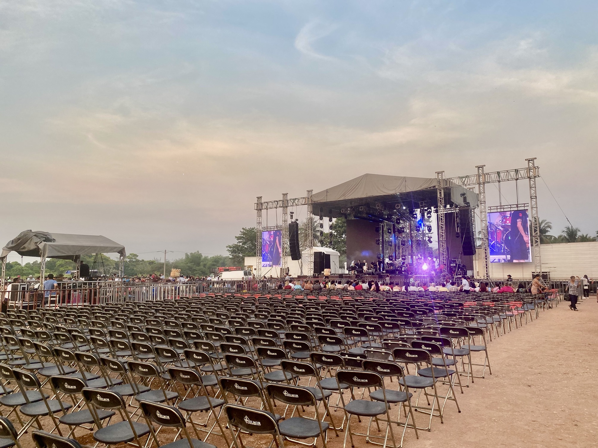 TODO LISTO PARA EL CONCIERTO DE LUPITA D’ALESSIO