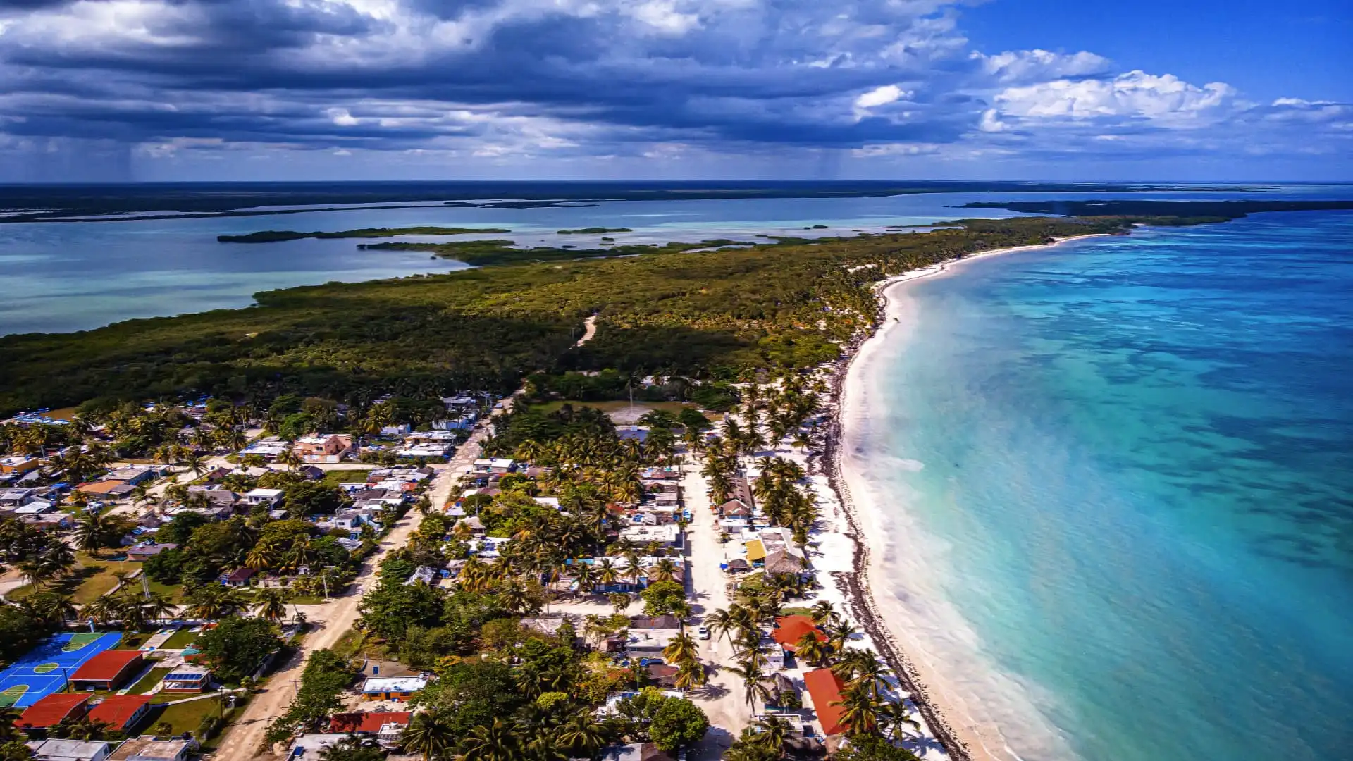 POR PROBABLE IMPACTO DEL HURACAN BERYL ALISTAN EVACUACION DE PUNTA ALLEN