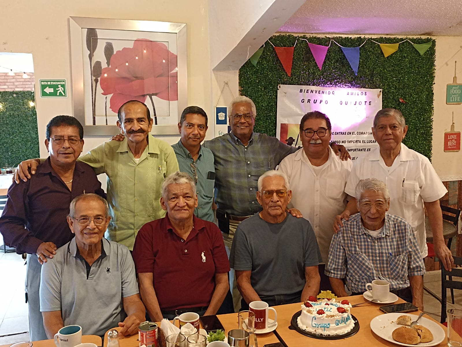 GRUPO QUIJOTE FESTEJA CUMPLEAÑOS DE SU AMIGO WILLY GOMEZ SOLORZA.