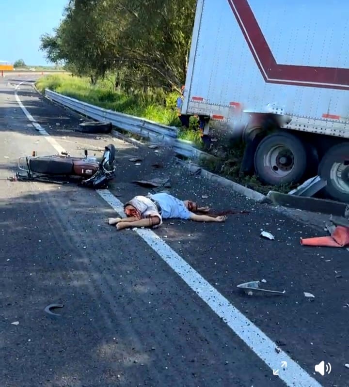 Muere motociclista en Cardel tras ser arrollado por tráiler